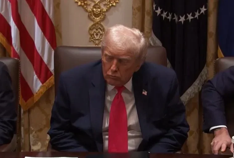 Trump se queda dormido