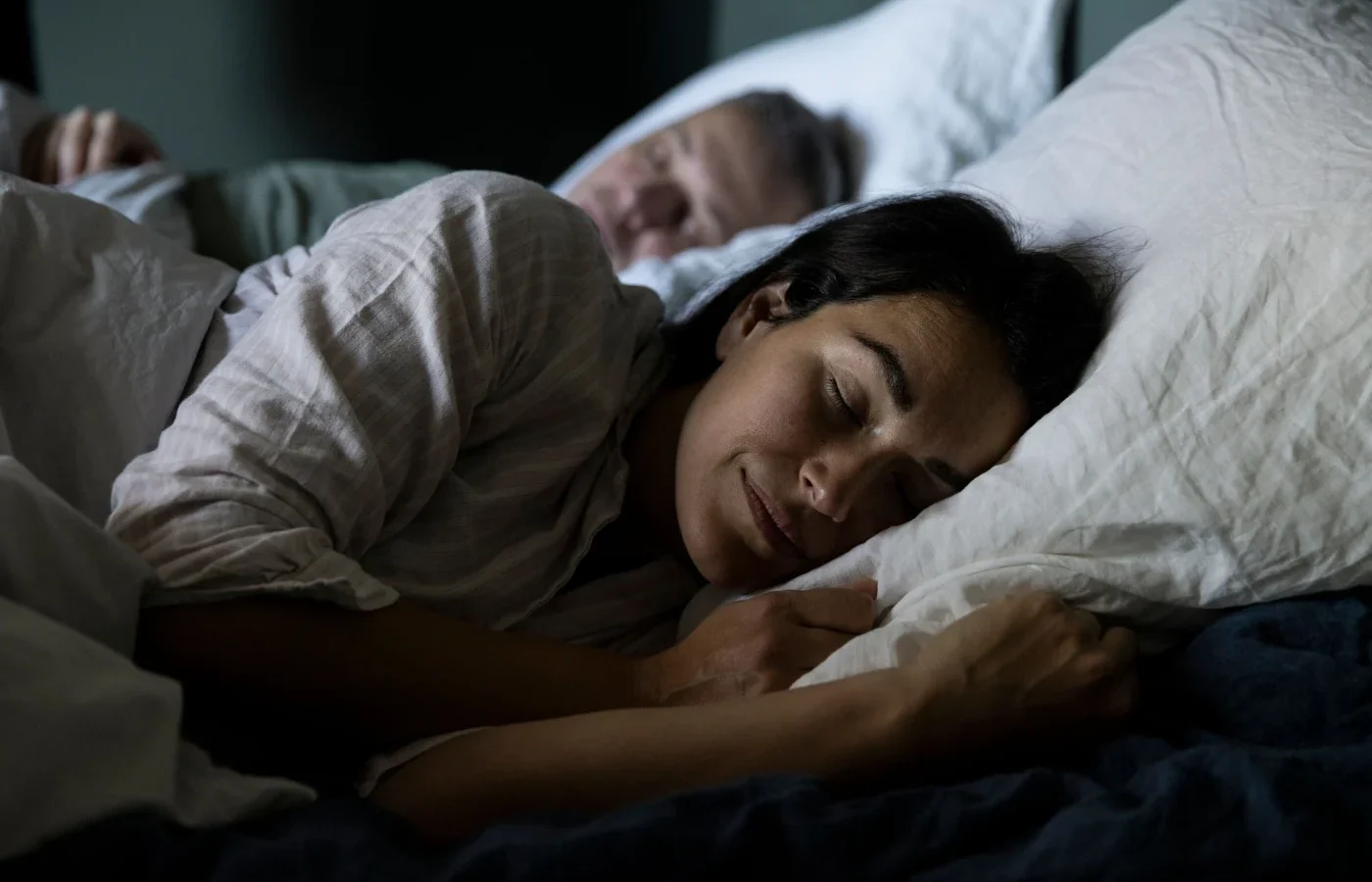 Estudio revela cuánto dormir y hacer ejercicio para prevenir la demencia