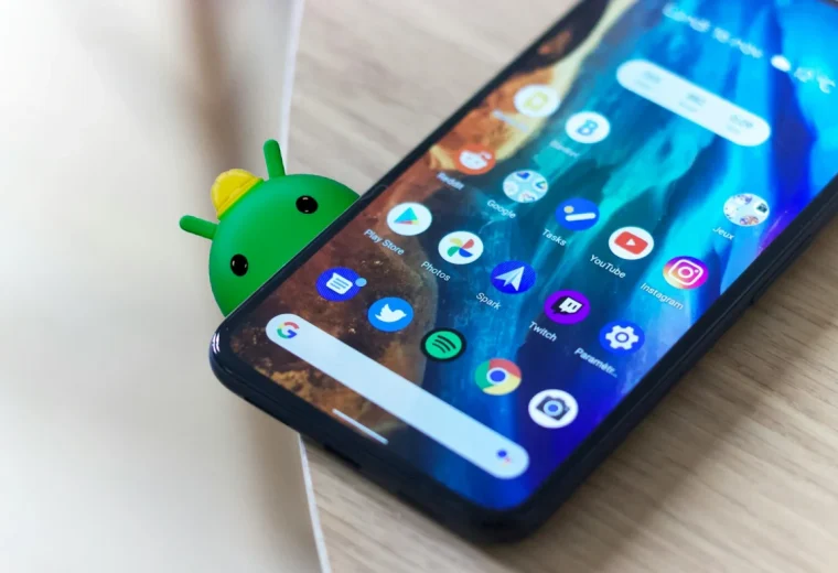 Google renueva Android con un diseño que se burla del Liquid Glass del iPhone