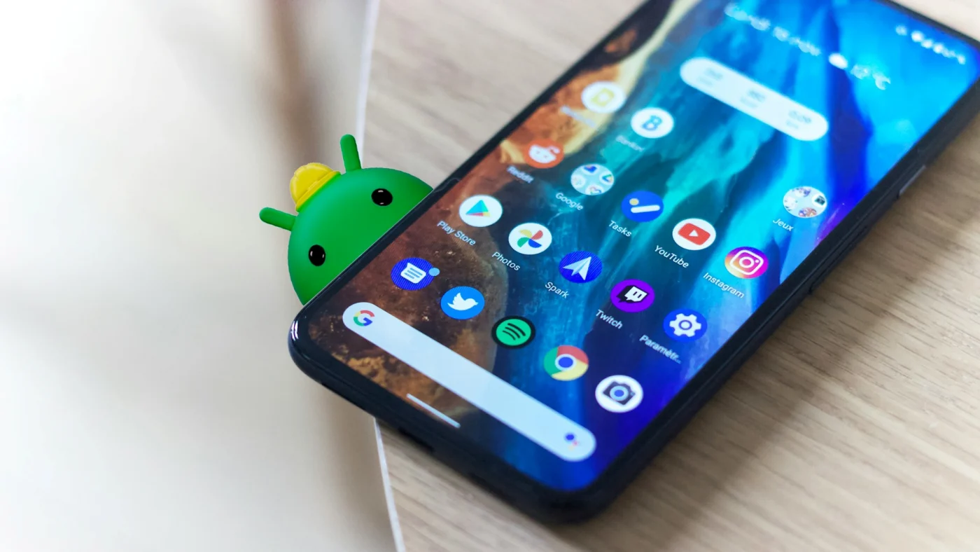 Google renueva Android con un diseño que se burla del Liquid Glass del iPhone