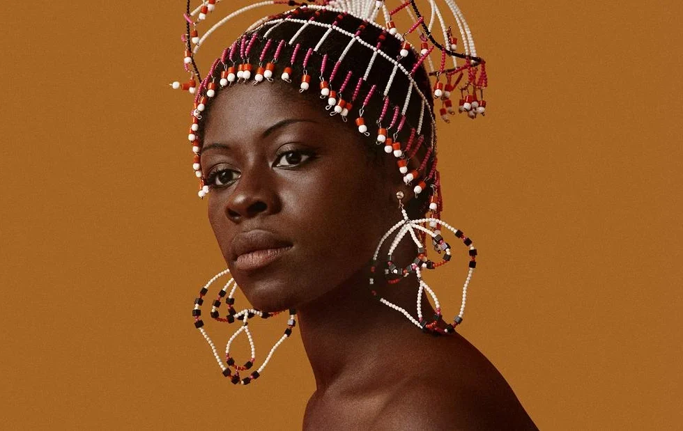 Falleció Kwame Brathwaite, el fotógrafo que hizo visible el orgullo afroamericano