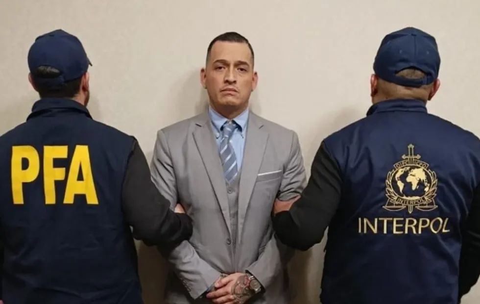 Detención internacional en Puerto Madero: cómo la inteligencia digital permitió. Fotografía editorial relacionada con inteligencia digital en seguridad. publicada en Posicionamient