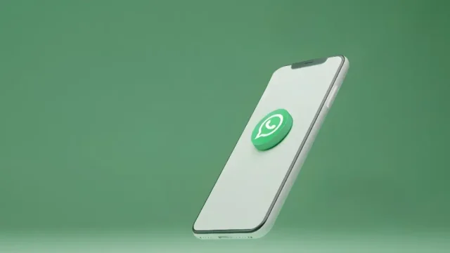 WhatsApp Plus vs WhatsApp oficial: qué cambia y por qué puede ponerte en riesgo